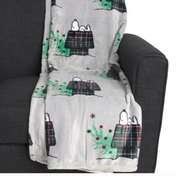 NWT Peanuts Oversized Snoopy Christmas Velvet Loft Throw Blanket 50 x 70 - Picture 1 of 7
